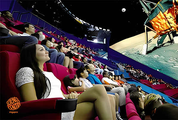 People-at-the-omni-theatre.jpg People at the omni theatre