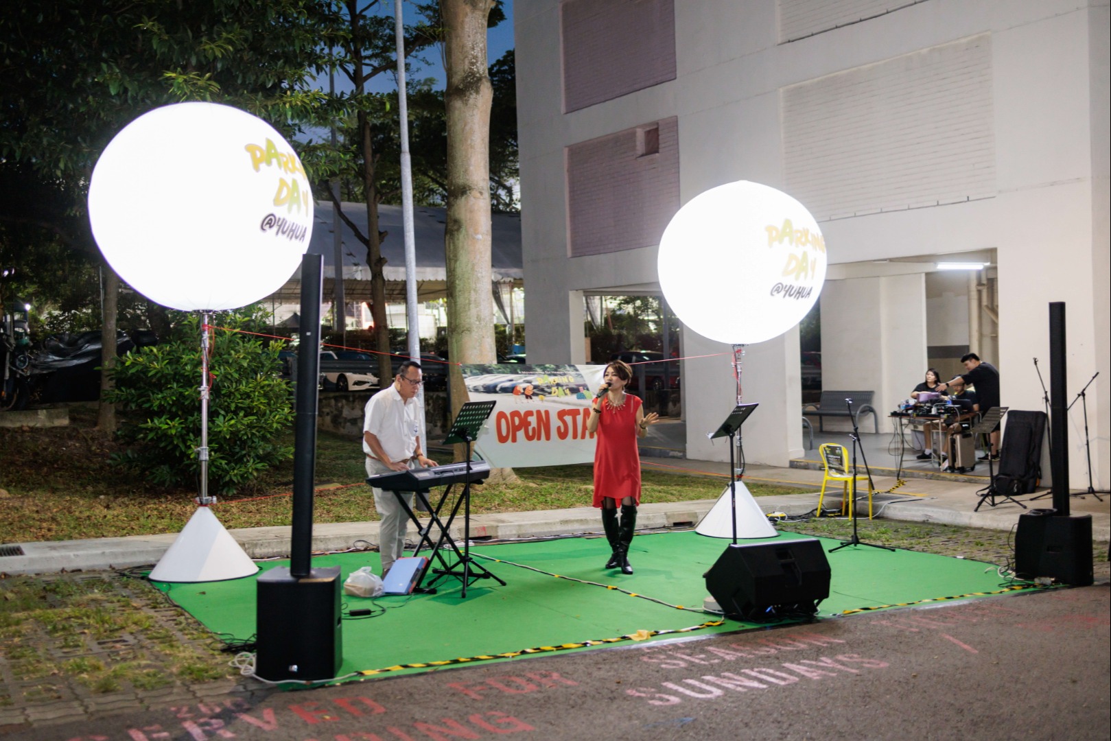 An evening live performance at the Parking Day 2023.